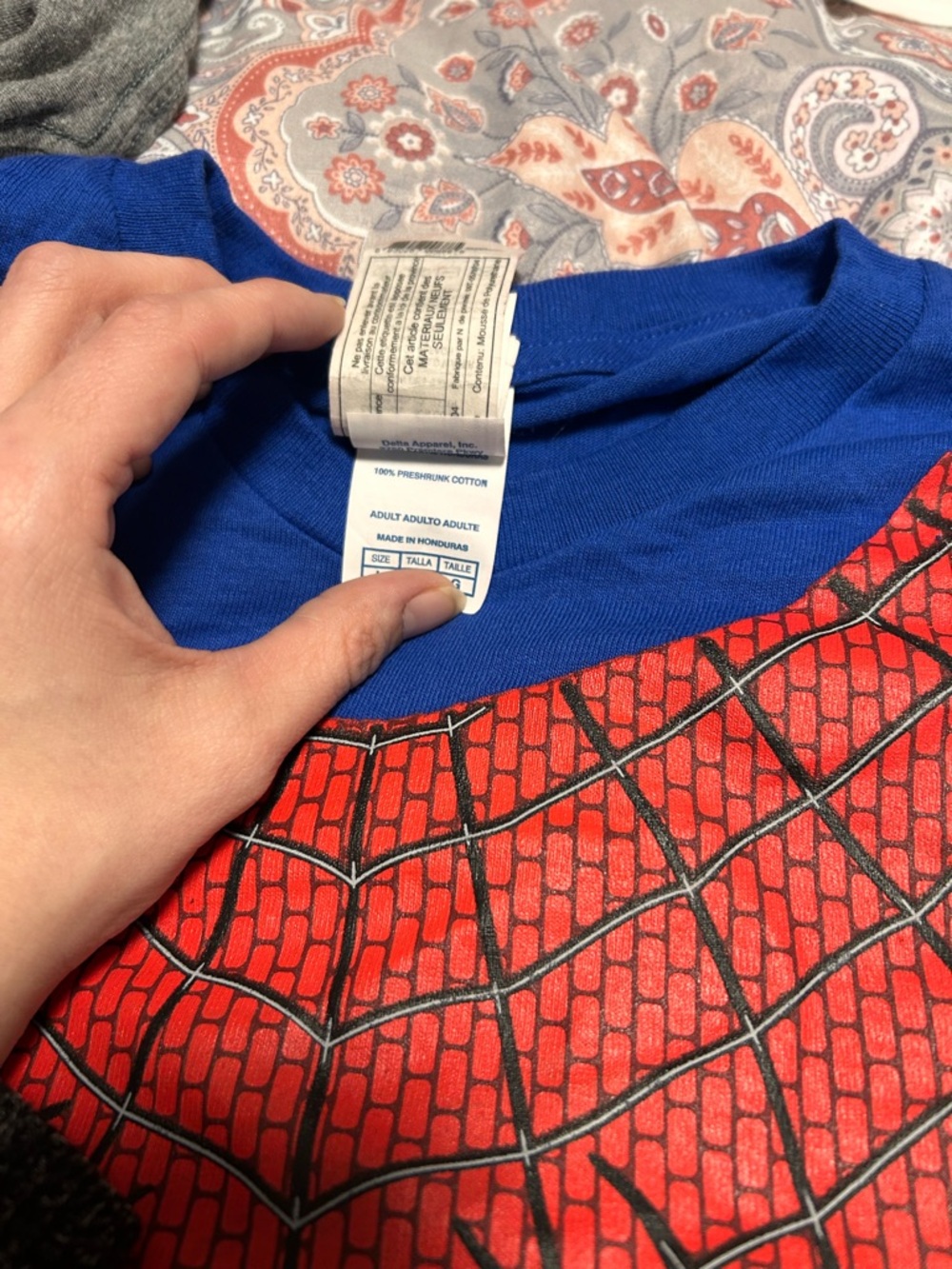 Mens large spiderman shirt - Picture 2 of 2